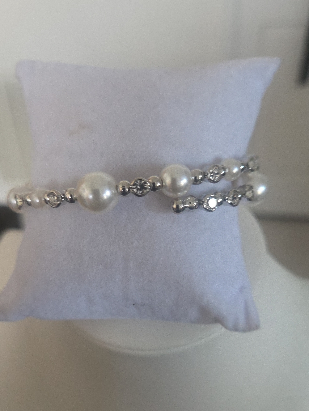 Paparazzi Chicly Celebrity White Bracelet NWT